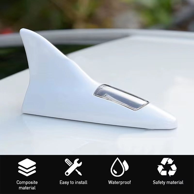 SolarGlow™ – Une antenne intelligente à énergie solaire pour la sécurité de voiture conduite de nuit