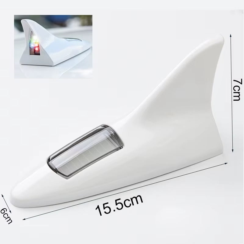 SolarGlow™ – Une antenne intelligente à énergie solaire pour la sécurité de voiture conduite de nuit